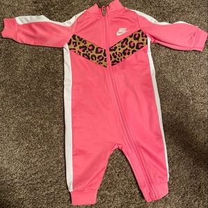 NWOT Nike baby girl jumper (0-3)